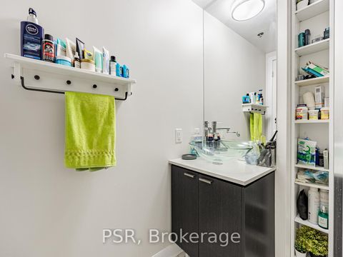 Photo 13 at 801 - 375 King Street W, Waterfront Communities C1, Toronto