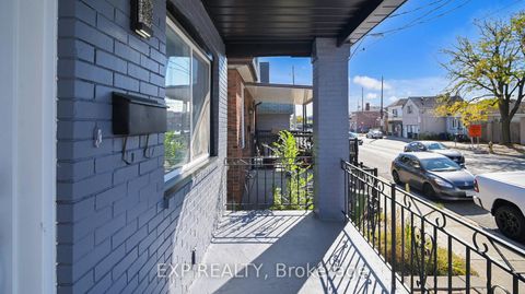 Photo 3 at 685 Jane Street, Smythe, Toronto