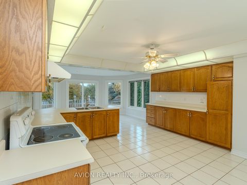 Photo 4 at 103 Spadina Road, Bayview Hill, Richmond Hill