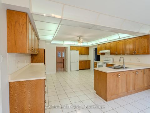 Photo 5 at 103 Spadina Road, Bayview Hill, Richmond Hill