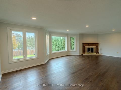 Photo 7 at 103 Spadina Road, Bayview Hill, Richmond Hill