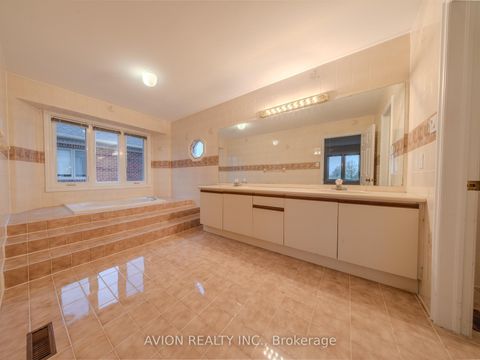 Photo 16 at 103 Spadina Road, Bayview Hill, Richmond Hill