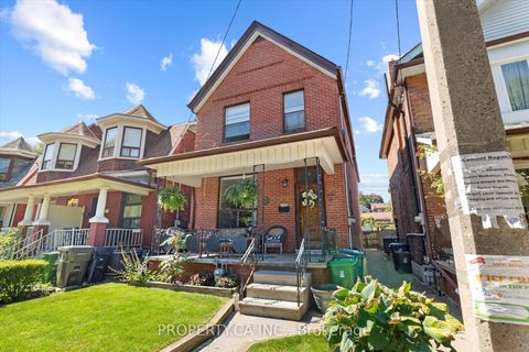 Photo 1 at 790 Manning Avenue, Annex, Toronto