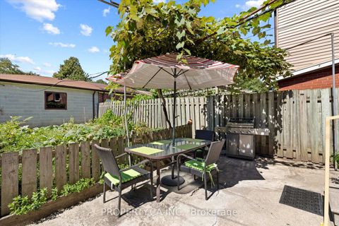 Photo 7 at 790 Manning Avenue, Annex, Toronto