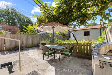 Photo 8 at 790 Manning Avenue, Annex, Toronto