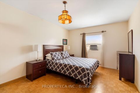 Photo 26 at 790 Manning Avenue, Annex, Toronto