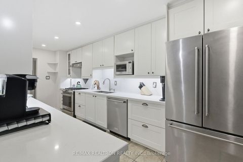 Photo 13 at 20 Jonathan Gate, Yorkhill, Vaughan