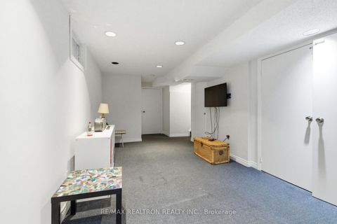 Photo 26 at 20 Jonathan Gate, Yorkhill, Vaughan