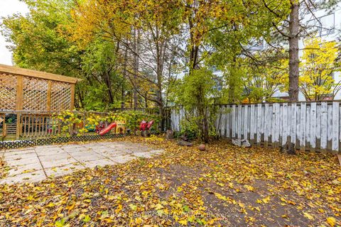 Photo 32 at 20 Jonathan Gate, Yorkhill, Vaughan