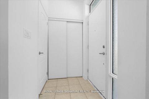 Photo 2 at 61 - 35 Applewood Lane, Etobicoke West Mall, Toronto