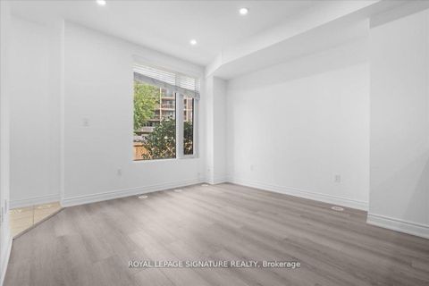 Photo 5 at 61 - 35 Applewood Lane, Etobicoke West Mall, Toronto