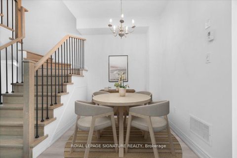 Photo 7 at 61 - 35 Applewood Lane, Etobicoke West Mall, Toronto