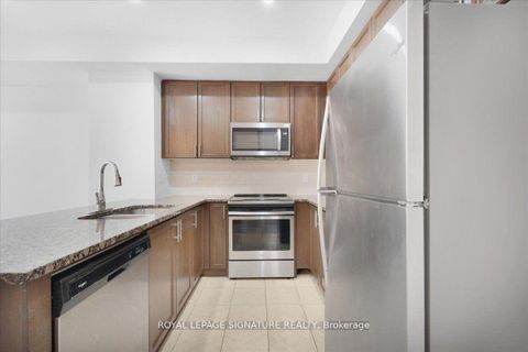 Photo 10 at 61 - 35 Applewood Lane, Etobicoke West Mall, Toronto