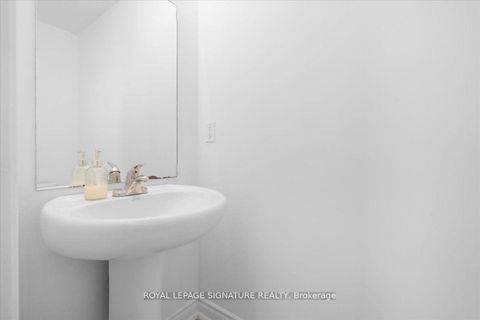 Photo 13 at 61 - 35 Applewood Lane, Etobicoke West Mall, Toronto