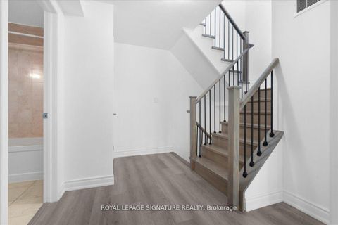 Photo 22 at 61 - 35 Applewood Lane, Etobicoke West Mall, Toronto