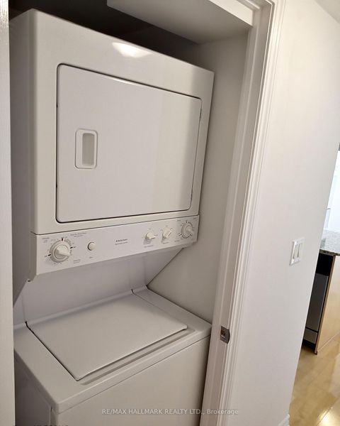 Photo 13 at 2707 - 761 Bay Street, Bay Street Corridor, Toronto