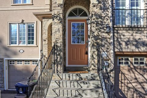 Photo 1 at 20 Rodeo Court, Newtonbrook West, Toronto