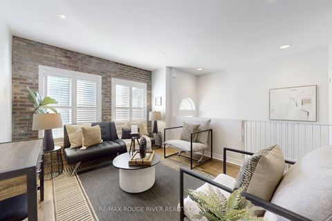 Photo 2 at 20 Rodeo Court, Newtonbrook West, Toronto