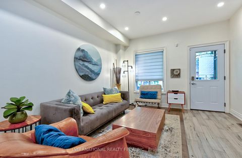 Photo 4 at 717 Palmerston Avenue, Annex, Toronto