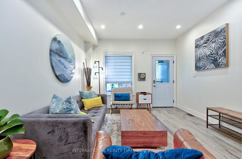 Photo 5 at 717 Palmerston Avenue, Annex, Toronto