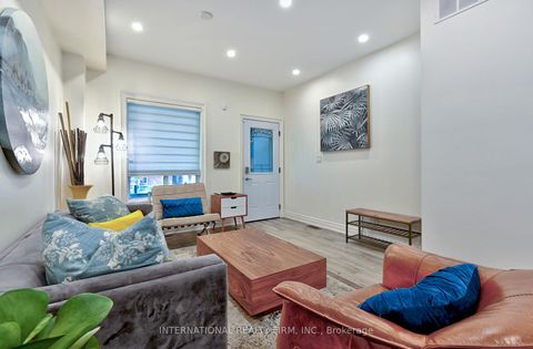 Photo 6 at 717 Palmerston Avenue, Annex, Toronto