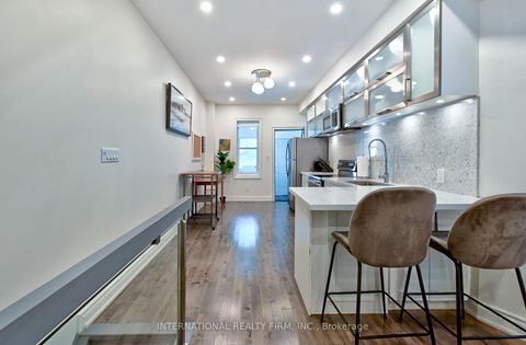 Photo 9 at 717 Palmerston Avenue, Annex, Toronto