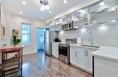 Photo 11 at 717 Palmerston Avenue, Annex, Toronto