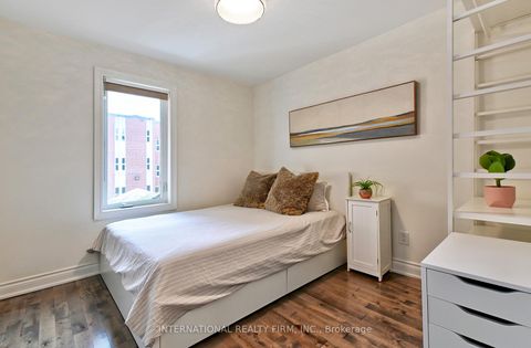 Photo 17 at 717 Palmerston Avenue, Annex, Toronto