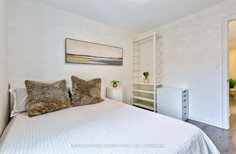 Photo 18 at 717 Palmerston Avenue, Annex, Toronto