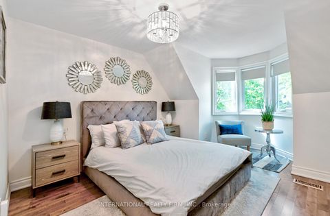 Photo 22 at 717 Palmerston Avenue, Annex, Toronto