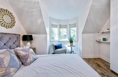 Photo 23 at 717 Palmerston Avenue, Annex, Toronto