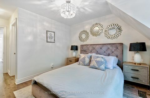 Photo 24 at 717 Palmerston Avenue, Annex, Toronto