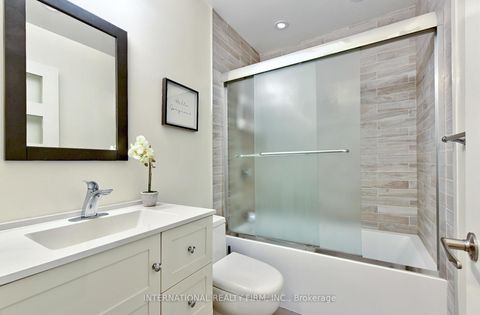 Photo 25 at 717 Palmerston Avenue, Annex, Toronto