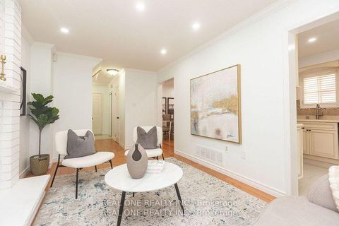 Photo 5 at 31 Cougar Court, Devonsleigh, Richmond Hill