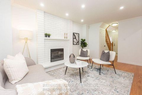 Photo 6 at 31 Cougar Court, Devonsleigh, Richmond Hill