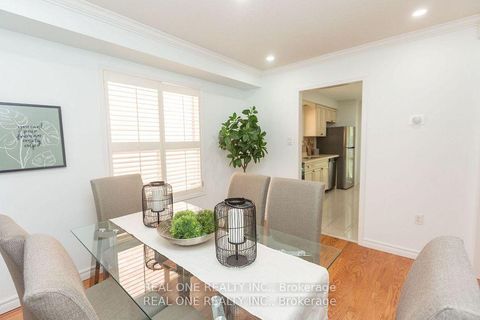 Photo 11 at 31 Cougar Court, Devonsleigh, Richmond Hill