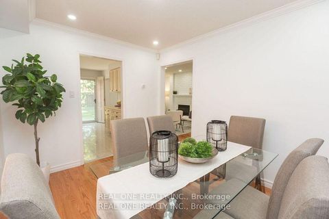 Photo 12 at 31 Cougar Court, Devonsleigh, Richmond Hill