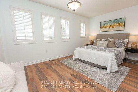 Photo 14 at 31 Cougar Court, Devonsleigh, Richmond Hill