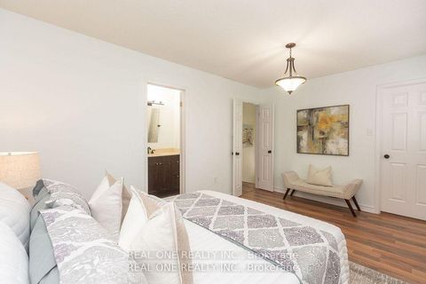 Photo 16 at 31 Cougar Court, Devonsleigh, Richmond Hill