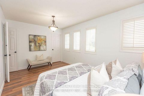 Photo 17 at 31 Cougar Court, Devonsleigh, Richmond Hill