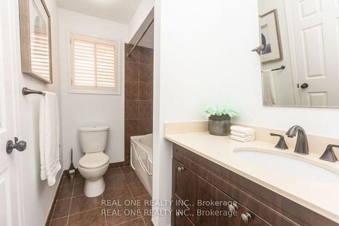 Photo 18 at 31 Cougar Court, Devonsleigh, Richmond Hill