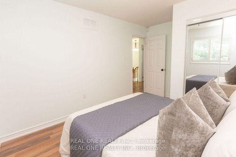 Photo 20 at 31 Cougar Court, Devonsleigh, Richmond Hill