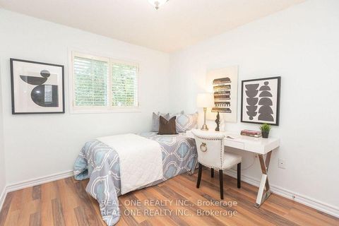 Photo 22 at 31 Cougar Court, Devonsleigh, Richmond Hill