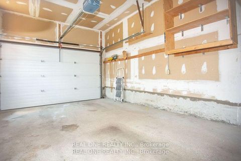 Photo 32 at 31 Cougar Court, Devonsleigh, Richmond Hill