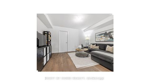 Photo 14 at 111 GREEN GARDENS Boulevard, Lawrence, Toronto