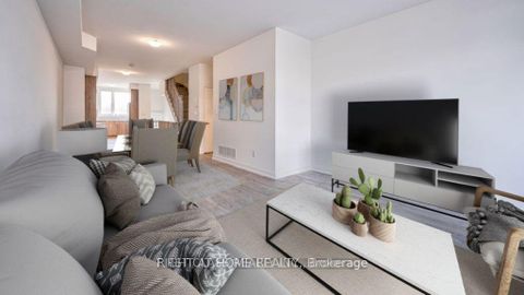 Photo 16 at 111 GREEN GARDENS Boulevard, Lawrence, Toronto