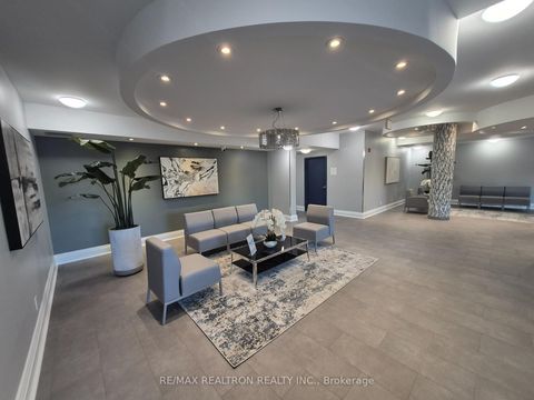 Photo 2 at 527 - 60 Fairfax Crescent, Birchmount, Toronto