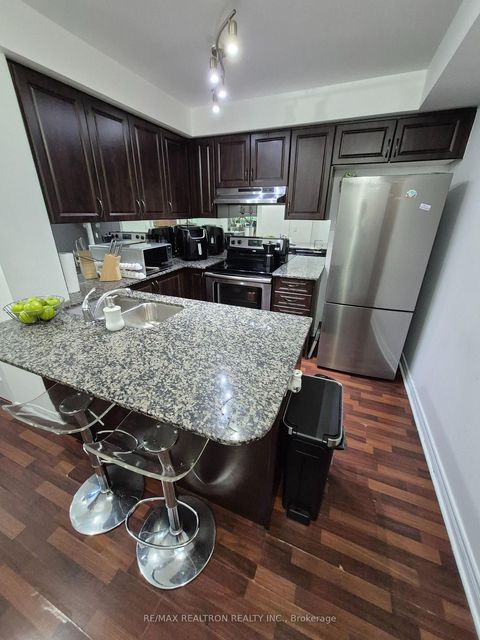 Photo 5 at 527 - 60 Fairfax Crescent, Birchmount, Toronto