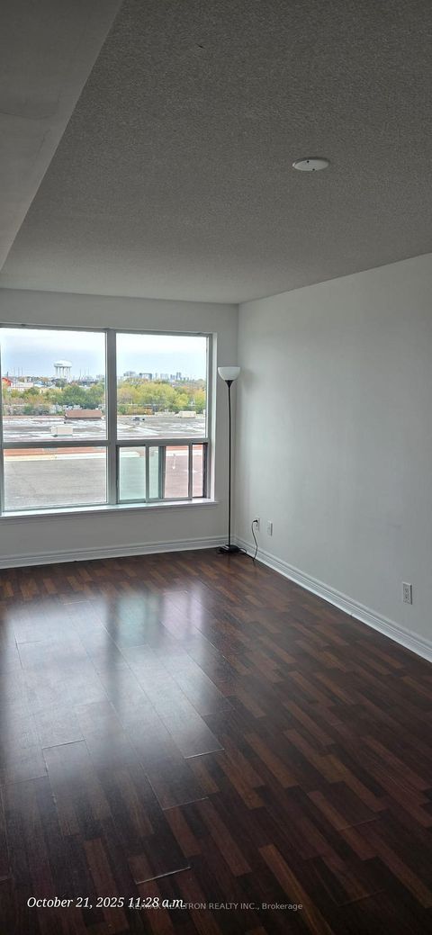 Photo 8 at 527 - 60 Fairfax Crescent, Birchmount, Toronto