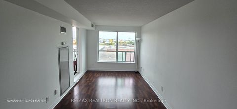 Photo 9 at 527 - 60 Fairfax Crescent, Birchmount, Toronto